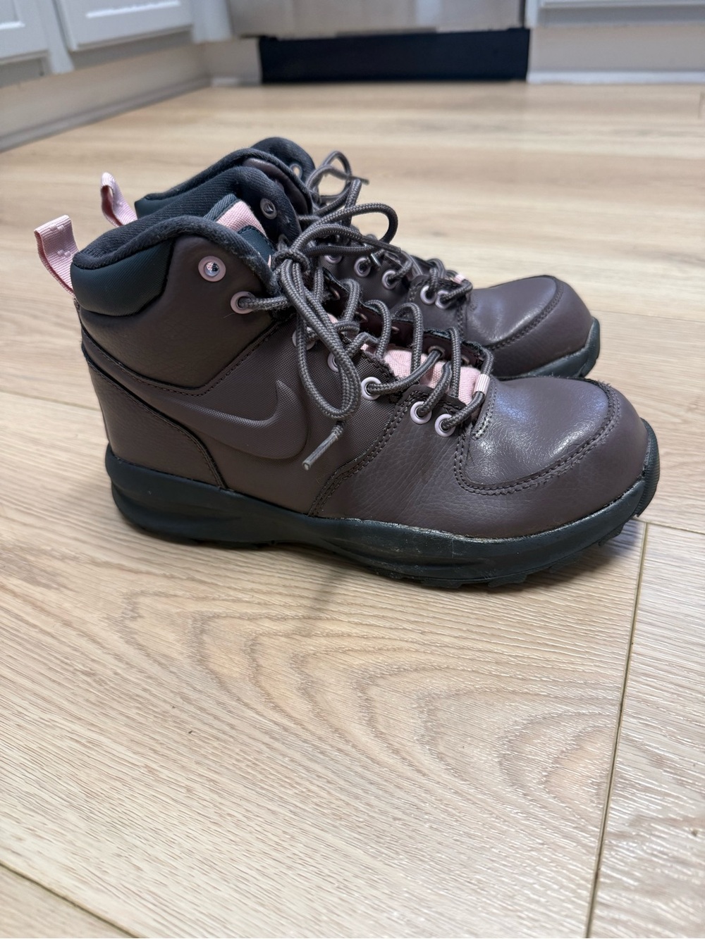 Nike Manoa LTR Boots in "Violet Ore/Dark Smoke Grey" (GS style BQ5372-200) 5Y